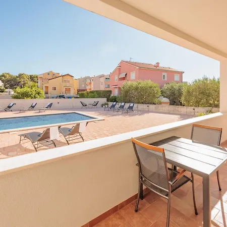 Crowonder Lucija With Large Swimming Pool Semesterbostad Biograd Na Moru