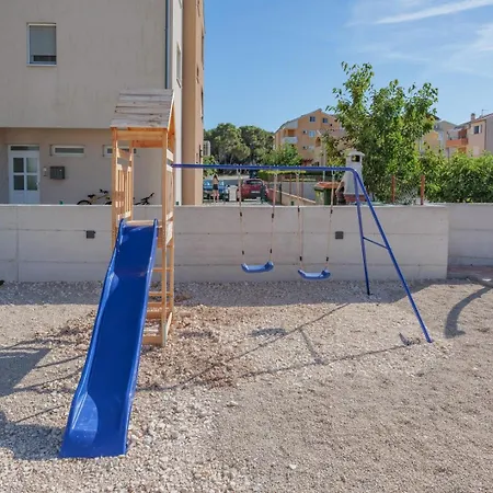 Crowonder Lucija With Large Swimming Pool Semesterbostad *