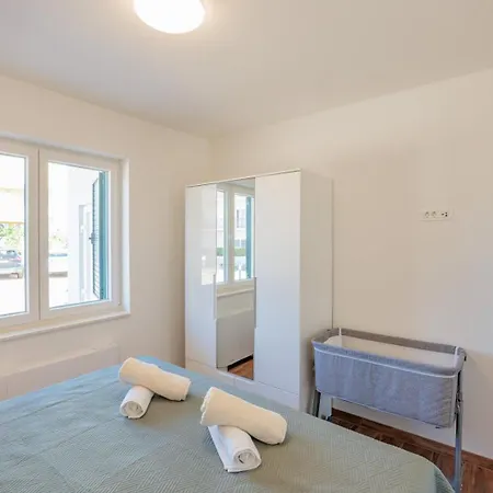 Crowonder Lucija With Large Swimming Pool Semesterbostad Biograd Na Moru