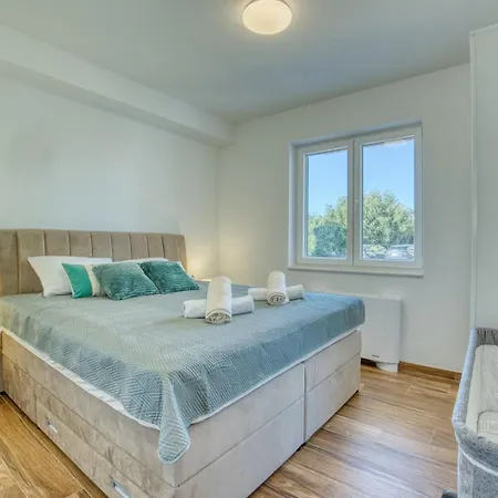 Crowonder Lucija With Large Swimming Pool Semesterbostad